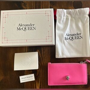 Alexander McQueen Skull Stud Zipped Wallet - Pink